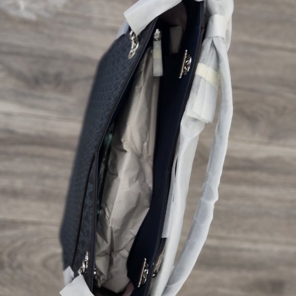 Michael Kors Jet Set Large Logo Shoulder Bag - Picture 5 of 9